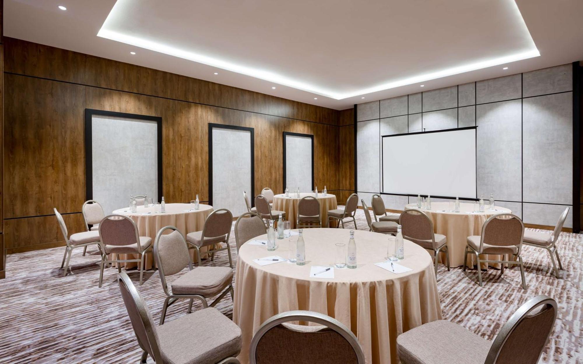 Hilton Garden Inn سمرقند المظهر الخارجي الصورة