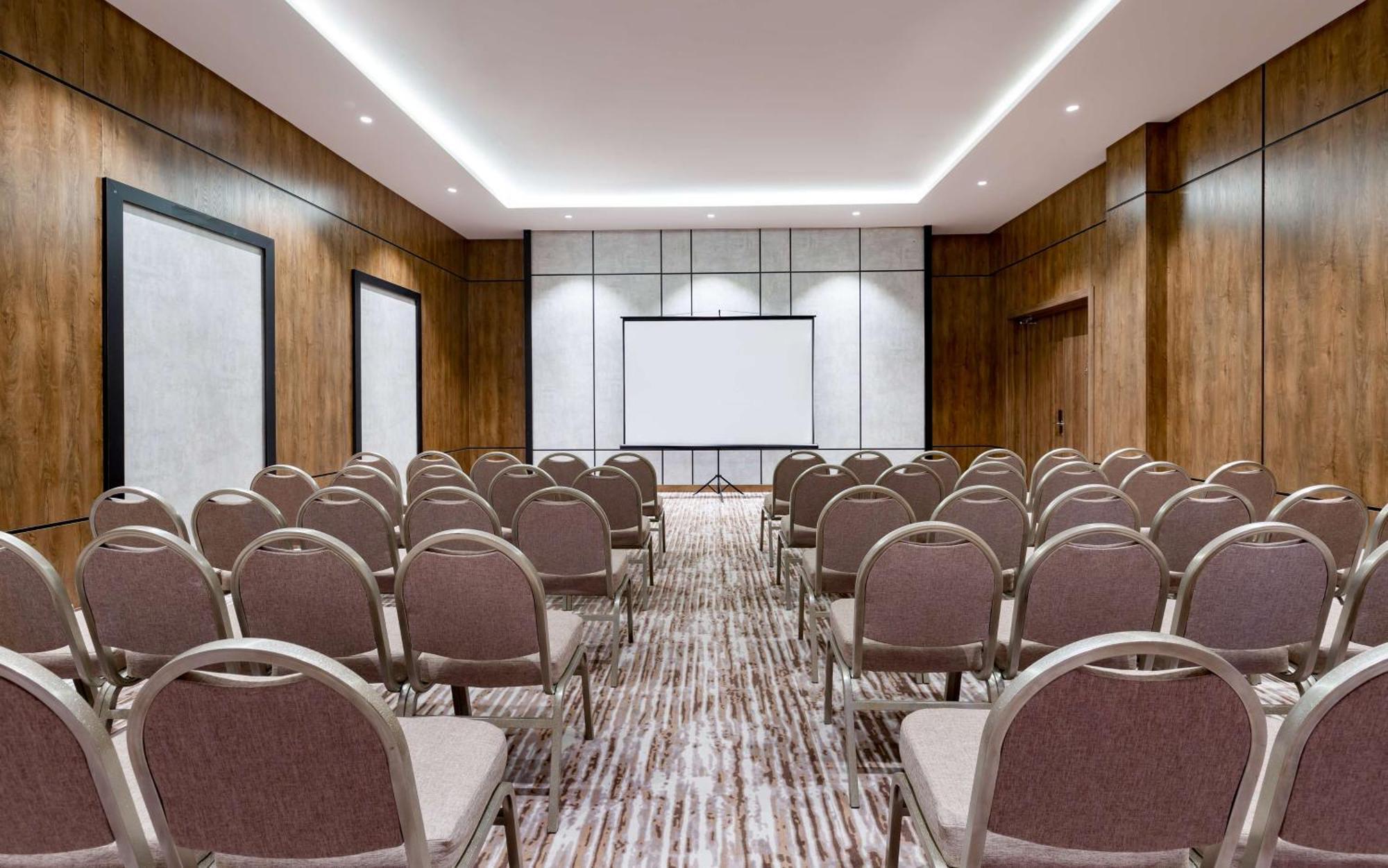Hilton Garden Inn سمرقند المظهر الخارجي الصورة